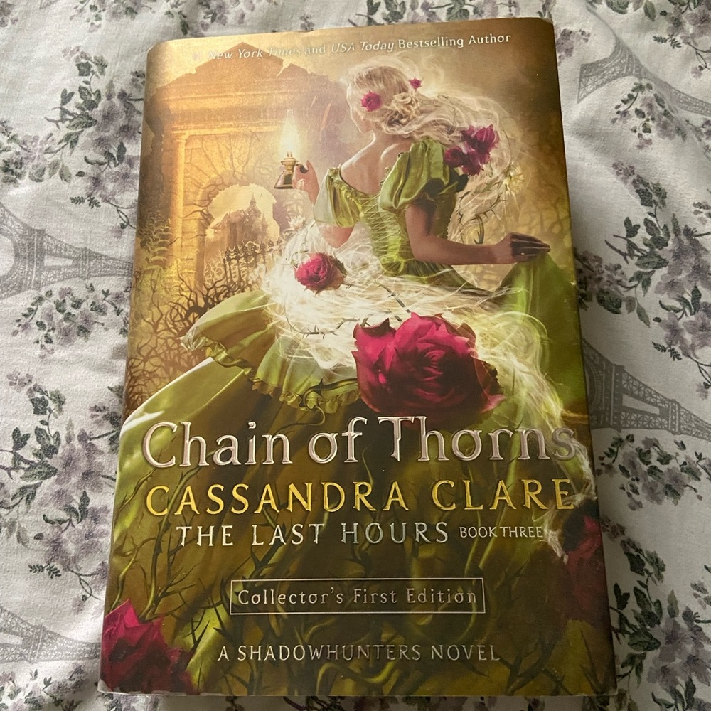 Queen of thorns by Cassandra Clare hardcover